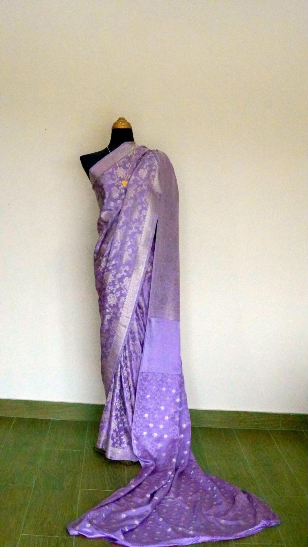 Banarsi Soft Silk Saree – Royal Lilac Elegance (Lilac & Gold)